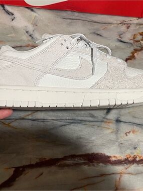 Nike White Duke Low Sneakers size 10